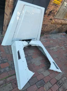 MERCEDES BENZ G-WAGON BONNET AND FENDERS AVAILABLE