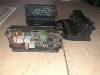 MERCEDES BENZ C-CLASS W204 FACE-LIFT FRONT SAM/FUSEBOX CONTROL UNITS (ECU) AVAILABLE