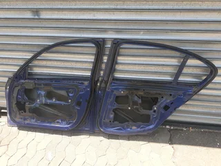 BMW 3-SERIES E90 E91 RIGHT SIDE SHELL DOORS AVAILABLE