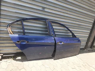 BMW 3-SERIES E90 E91 RIGHT SIDE SHELL DOORS AVAILABLE