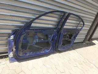 BMW 3-SERIES E90 E91 RIGHT SIDE SHELL DOORS AVAILABLE