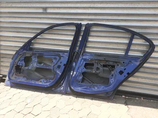BMW 3-SERIES E90 E91 RIGHT SIDE SHELL DOORS AVAILABLE