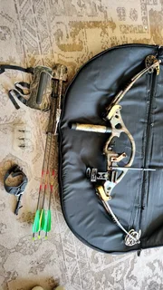 HOYT 70lb Reflex Excursion compound bow in good condition