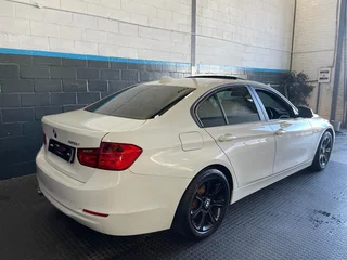 2013 BMW 320i A/T (F30)