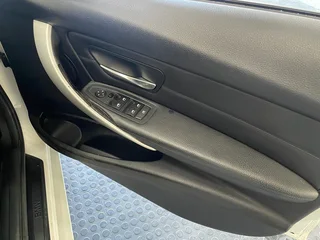 2013 BMW 320i A/T (F30)