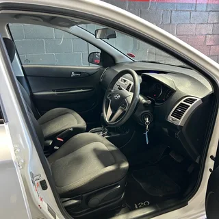 2012 HYUNDAI i20 1.4 FLUID A/T