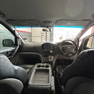 2013 HYUNDAI H-1 2.5 CRDi MULTICAB A/T 6 SEAT
