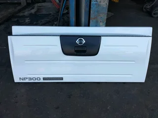 Nissan NP300 Hardbody tailgate