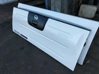 Nissan NP300 Hardbody tailgate