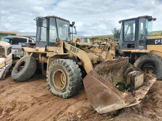 Cat 938F Front End Loader Breaking for Parts