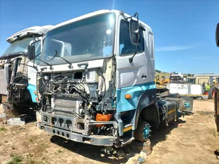 Hino 700 Breaking for Parts