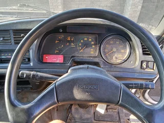 Isuzu FTR 800 Tipper with Fassi F80 - 2008