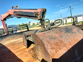 Isuzu FTR 800 Tipper with Fassi F80 - 2008