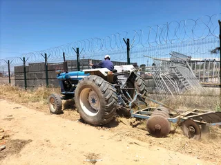 Ford 6600 Tractor - 1975