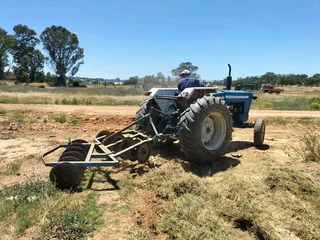 Ford 6600 Tractor - 1975