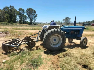 Ford 6600 Tractor - 1975