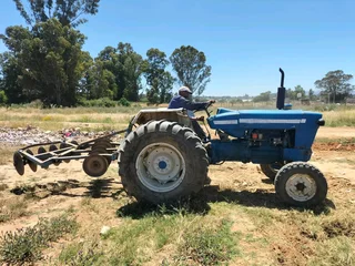 Ford 6600 Tractor - 1975