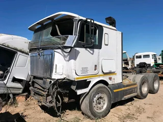 International 9800i Breaking for Parts