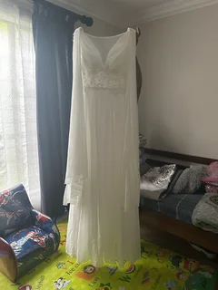 Never Worn Wedding Dress