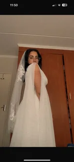 NEVER WORN WEDDING DRESS