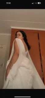 NEVER WORN WEDDING DRESS