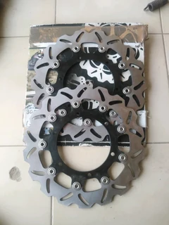Yamaha R1 1998 to 2003 300mm front disc&#39;s brakes WhatsApp 0760573425
