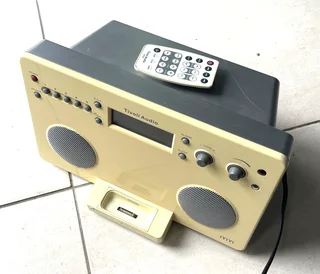 Tivoli Audio iYiYi Hi-Fidelity Stereo System with remote.