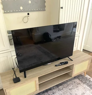 LG 49 Inch LED Ultra HD (4K) TV (49UB820T) its not a smart TV.