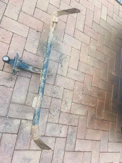 Tow bar suitable for NP200