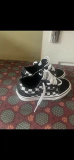 Kids tekkie vans white and black size 11.5 free delivery