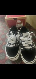 Kids tekkie vans white and black size 11.5 free delivery