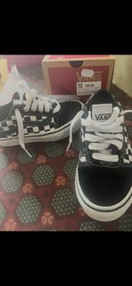 Kids tekkie vans white and black size 11.5 free delivery
