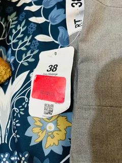 Pleated mini suiting grey . Free delivery in town