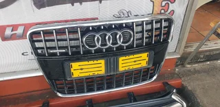 Audi  Q7 grille