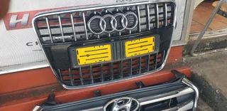 Audi  Q7 grille