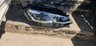 V W Golf  7,5R Headlight
