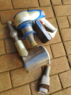 Codeless vacuum cleaner