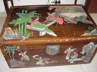 VINTAGE CINESE SIDEBOARD