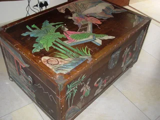 VINTAGE CINESE SIDEBOARD