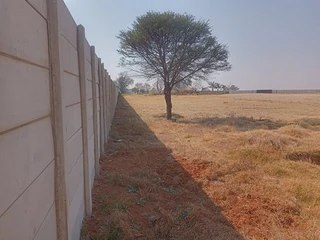 This 2,5 Hector of fertilized land is situated in Kempton park Price:R4,500,000
