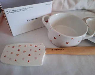 Le creuset spatula and casserole