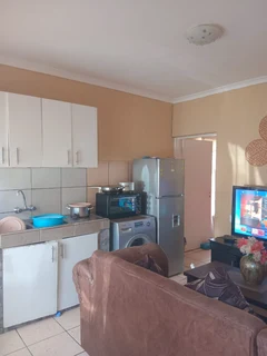 1 bedroom unit to rent in Leo street Kenilworth Johannesburg South