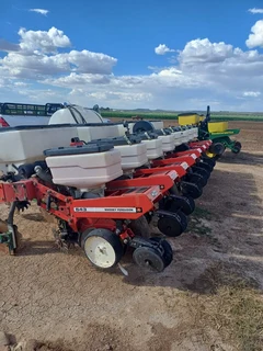 8 Row Massey Ferguson 543 Planter For Sale (011730)