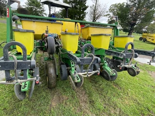 4 Row 91cm John Deere 1750 Finger Planter For Sale (011829)