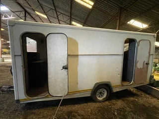 Vee Wagter Karavaan / Caravan For Sale (011834)