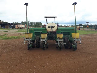 4 Row 91 John Deere 7000 Planter For Sale (011932)