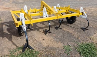 6 Tand Beitelploeg / 6 Tine Chisel Plough For Sale (011969)