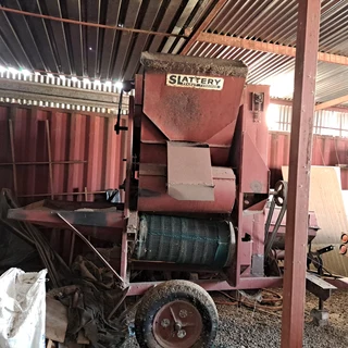 Slattery Grondboon Dorsmasjien / Thresher For Sale (009866)