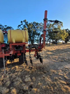 12 Row 76cm Kunsmis Toediener / Fertilizer Applicator For Sale (010552)