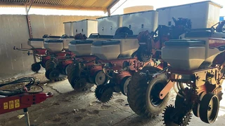 2x Massey Ferguson 555 Planters For Sale (011078)